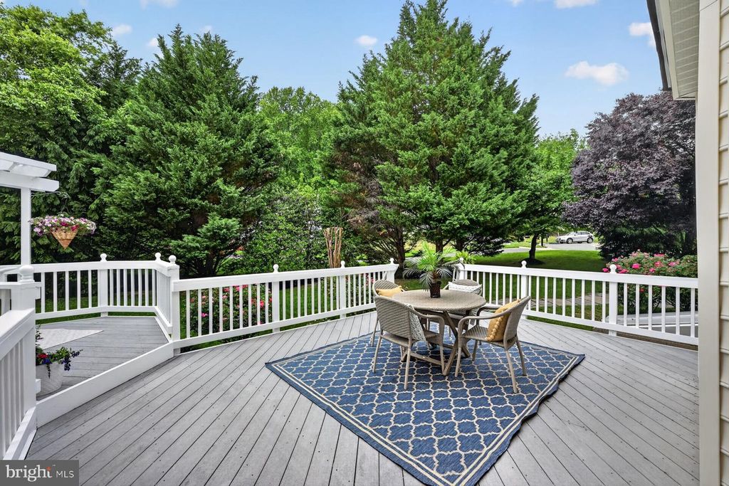 Image 34 of property listing at 9 SEWALL CT, Edgewater, MD 21037