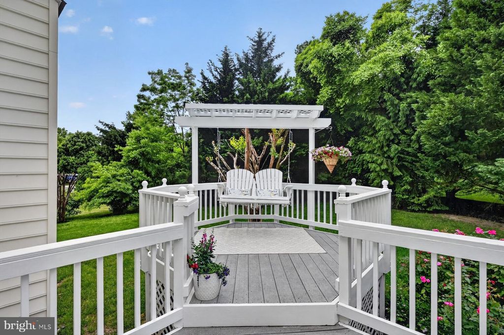 Image 35 of property listing at 9 SEWALL CT, Edgewater, MD 21037