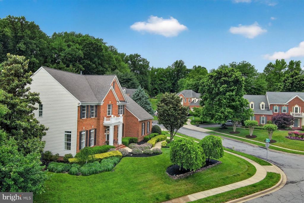 Image 4 of property listing at 9 SEWALL CT, Edgewater, MD 21037