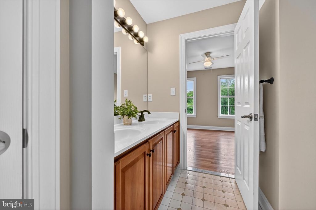 Image 68 of property listing at 9 SEWALL CT, Edgewater, MD 21037