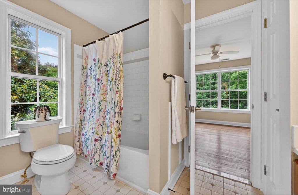 Image 69 of property listing at 9 SEWALL CT, Edgewater, MD 21037