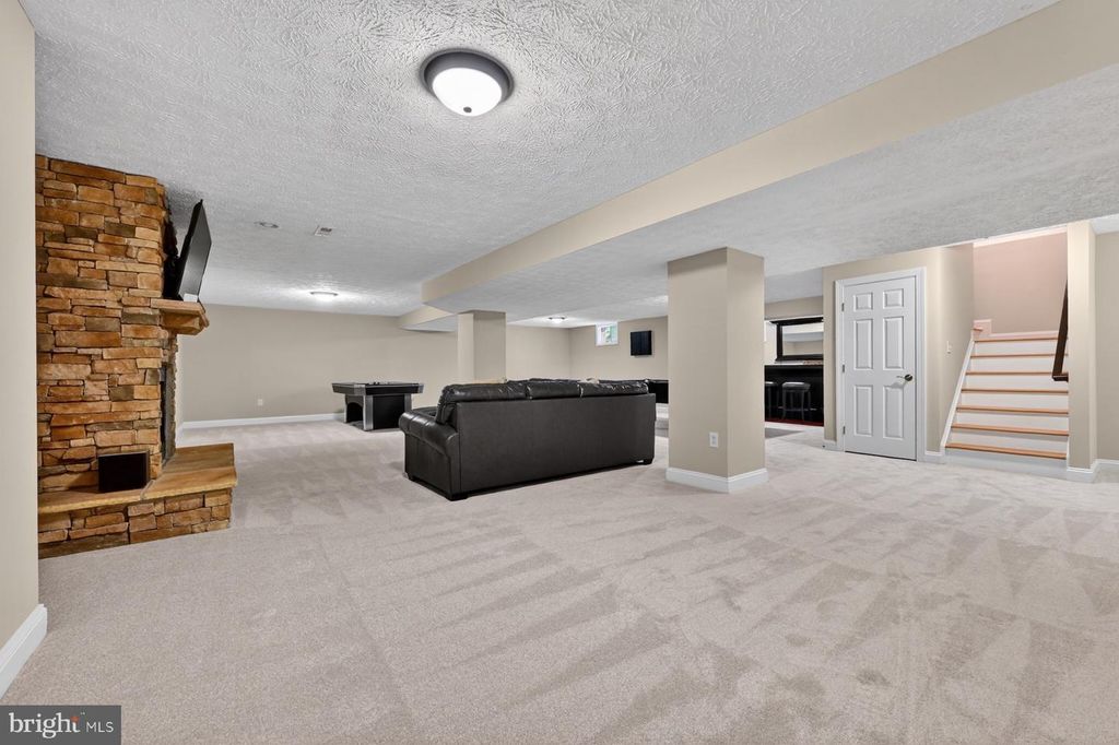 Image 78 of property listing at 9 SEWALL CT, Edgewater, MD 21037