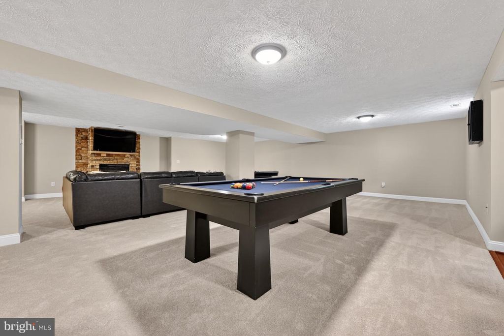 Image 80 of property listing at 9 SEWALL CT, Edgewater, MD 21037