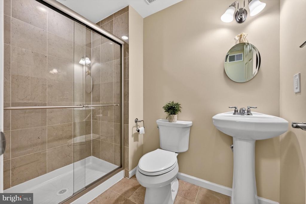 Image 82 of property listing at 9 SEWALL CT, Edgewater, MD 21037