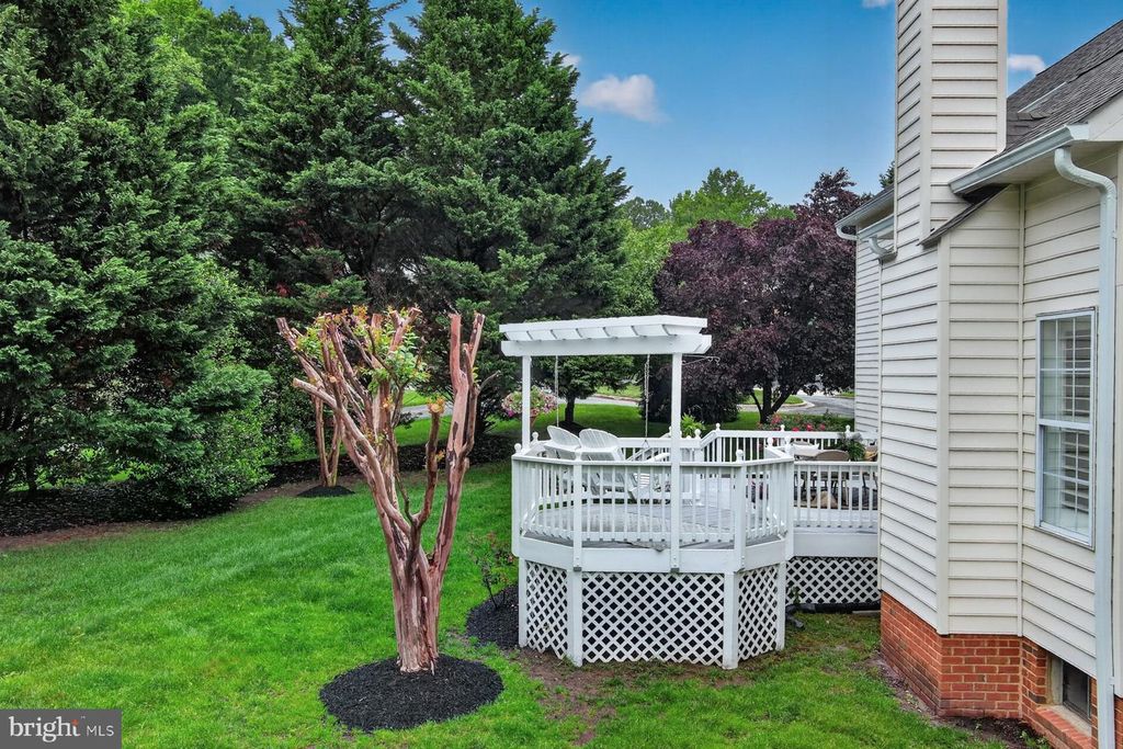 Image 87 of property listing at 9 SEWALL CT, Edgewater, MD 21037