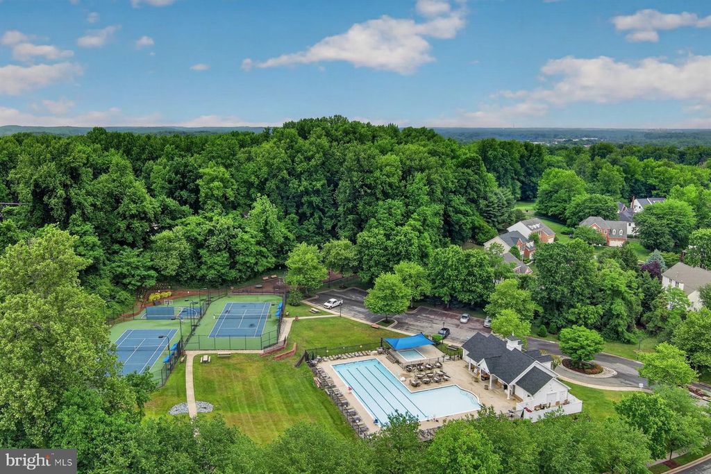 Image 97 of property listing at 9 SEWALL CT, Edgewater, MD 21037