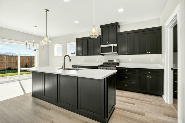 3758 Carlin Drive, Medford, OR 97504