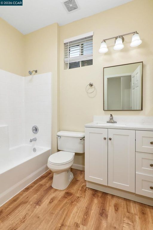 Image 12 of property listing at 962 Mayport Dr, Pittsburg, CA 94565