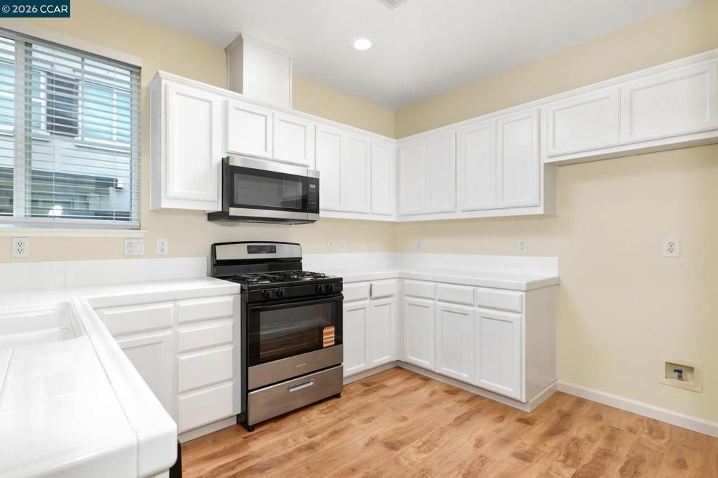 Image 3 of property listing at 962 Mayport Dr, Pittsburg, CA 94565