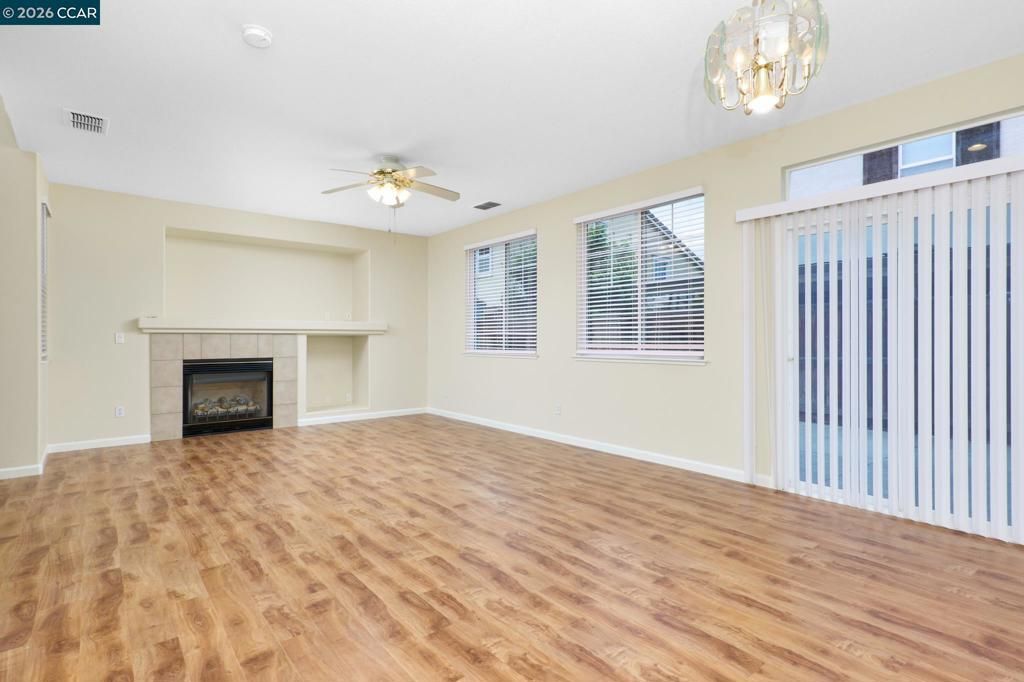 Image 6 of property listing at 962 Mayport Dr, Pittsburg, CA 94565