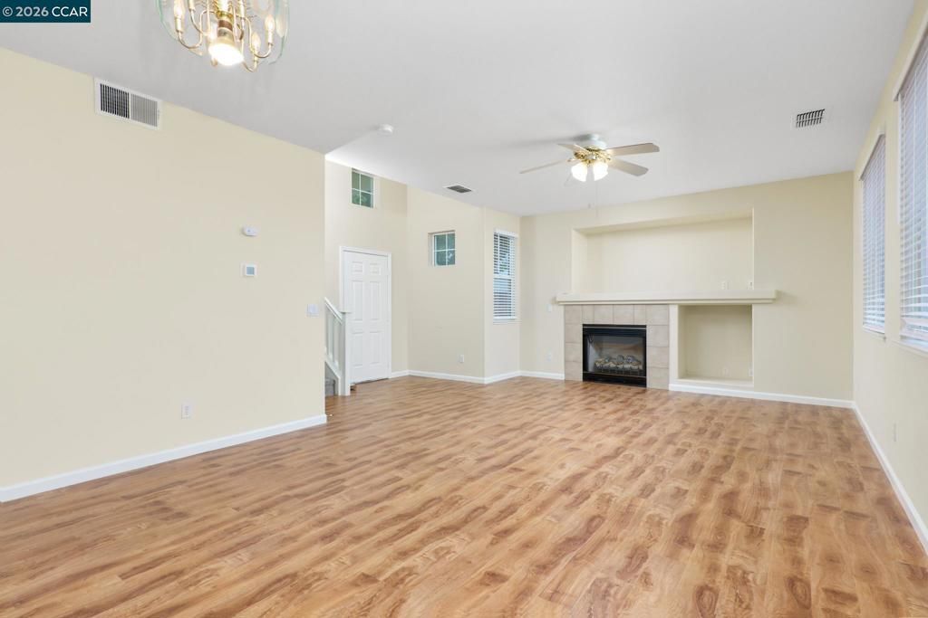 Image 7 of property listing at 962 Mayport Dr, Pittsburg, CA 94565