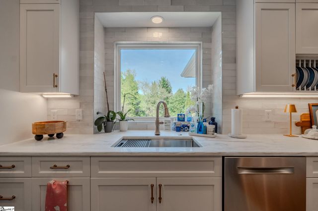 301 Rivercrest Drive, Taylors, SC 29687