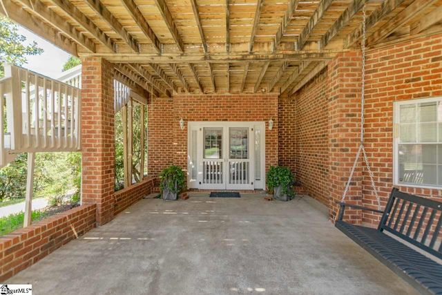 301 Rivercrest Drive, Taylors, SC 29687