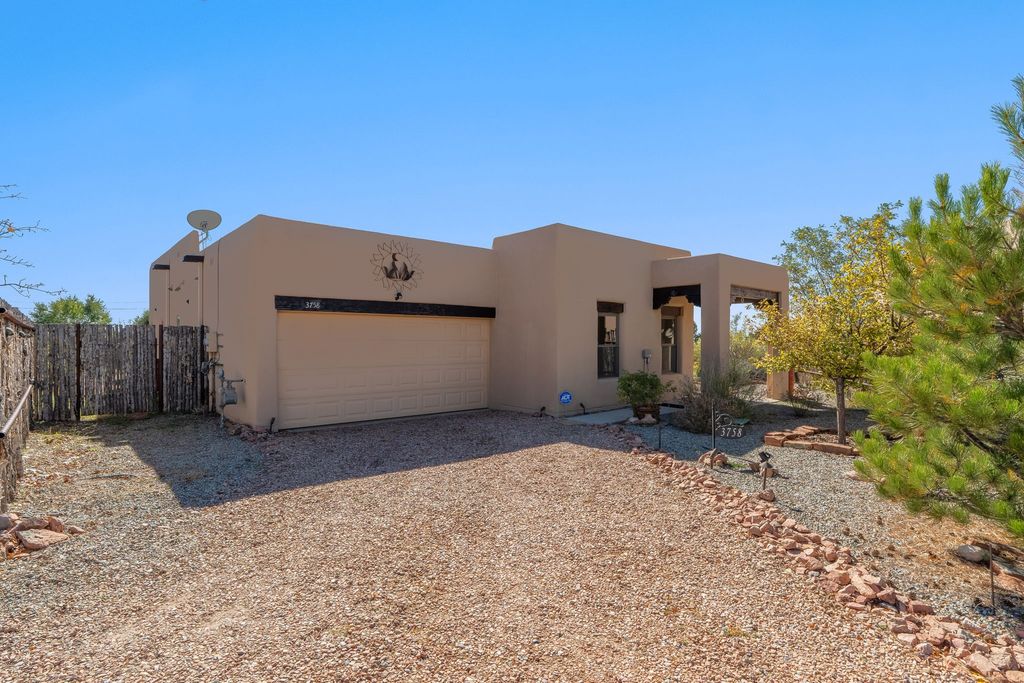 3758 Valmora, Santa Fe, NM 87505
