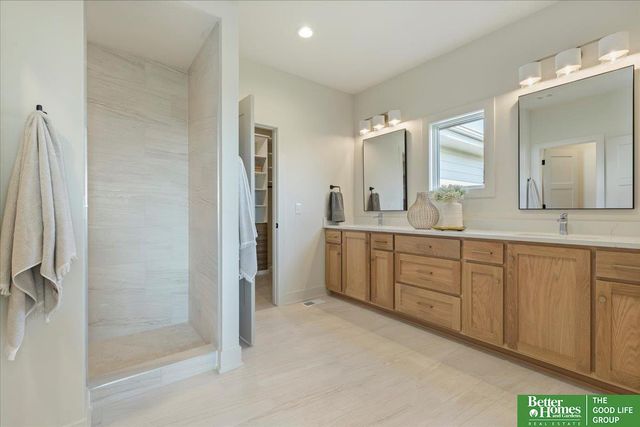 3651 S 218 Avenue, Elkhorn, NE 68022