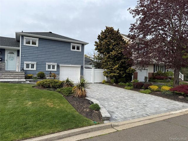 126 Henry Street, Massapequa, NY 11758