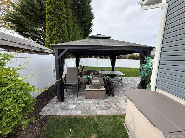 126 Henry Street, Massapequa, NY 11758