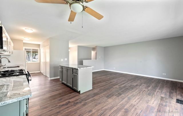 240 Bristol Way, Bolingbrook, IL 60440