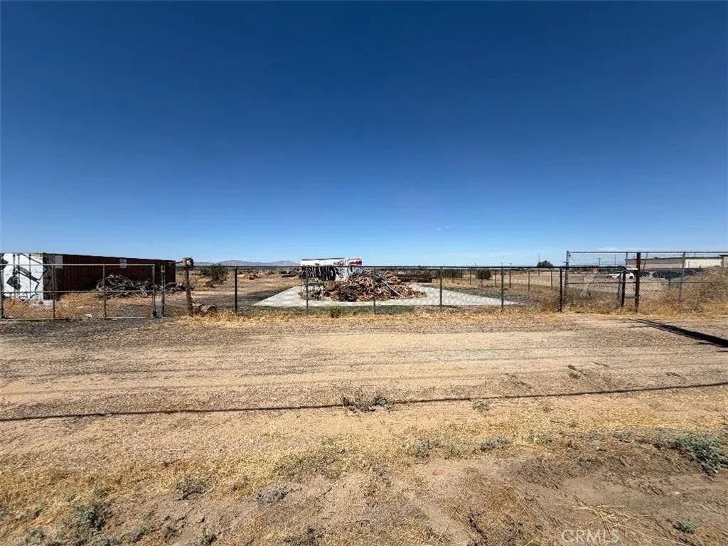37000 90th East, Sun Village, CA 93543