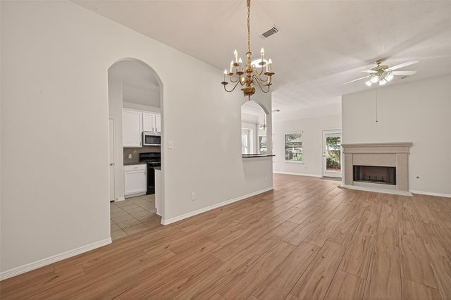 9218 E Lakeside Drive, Magnolia, TX 77354