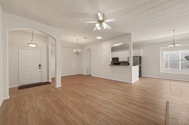 9218 E Lakeside Drive, Magnolia, TX 77354