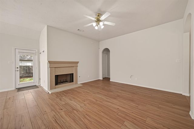 9218 E Lakeside Drive, Magnolia, TX 77354