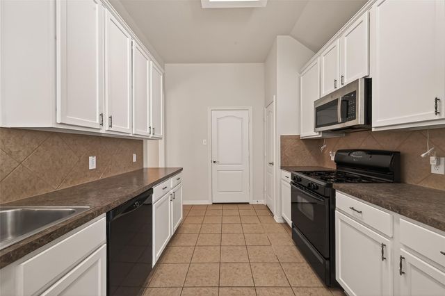 9218 E Lakeside Drive, Magnolia, TX 77354