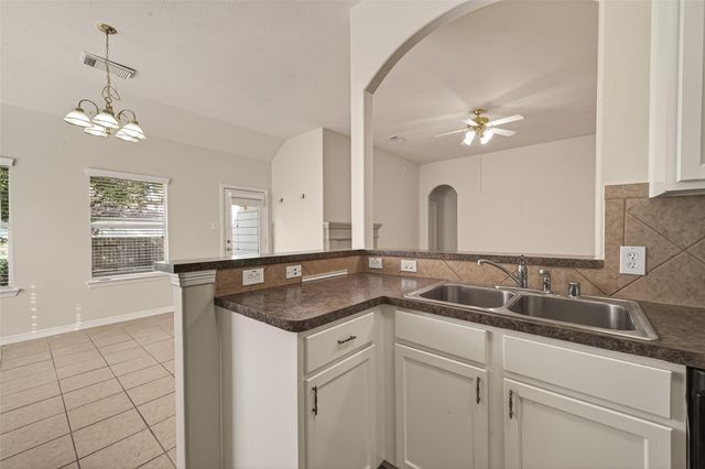 9218 E Lakeside Drive, Magnolia, TX 77354