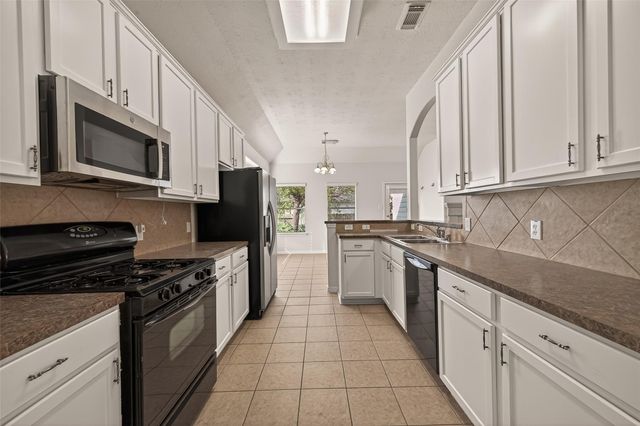 9218 E Lakeside Drive, Magnolia, TX 77354