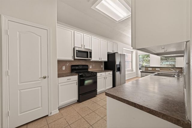 9218 E Lakeside Drive, Magnolia, TX 77354