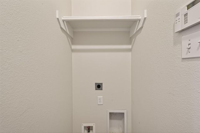 9218 E Lakeside Drive, Magnolia, TX 77354