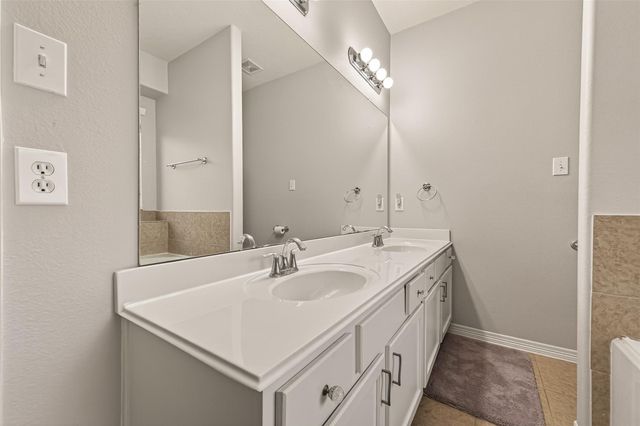 9218 E Lakeside Drive, Magnolia, TX 77354