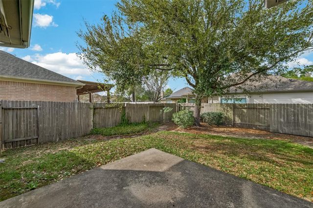 9218 E Lakeside Drive, Magnolia, TX 77354