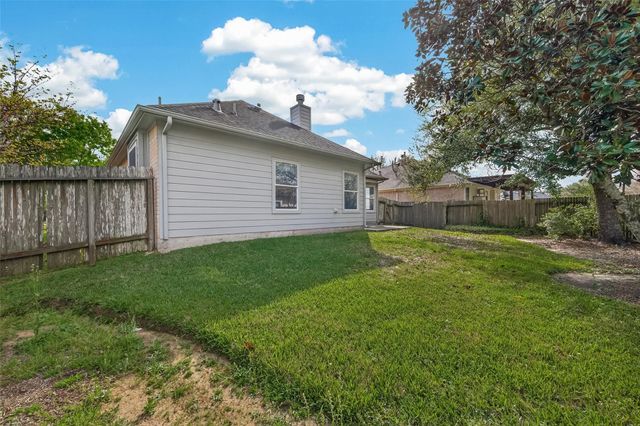 9218 E Lakeside Drive, Magnolia, TX 77354