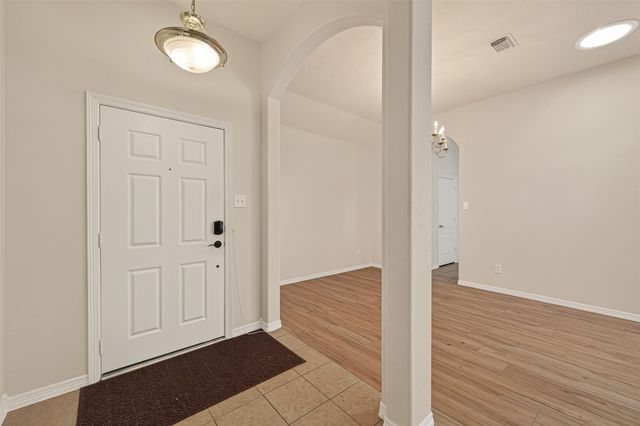 9218 E Lakeside Drive, Magnolia, TX 77354