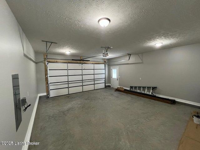 222 Open Meadow Dr, Bardstown, KY 40004