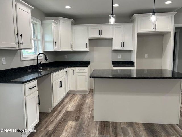 222 Open Meadow Dr, Bardstown, KY 40004