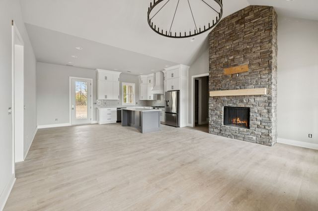 405 Chestnut Oak Ave, Smithville, TN 37166