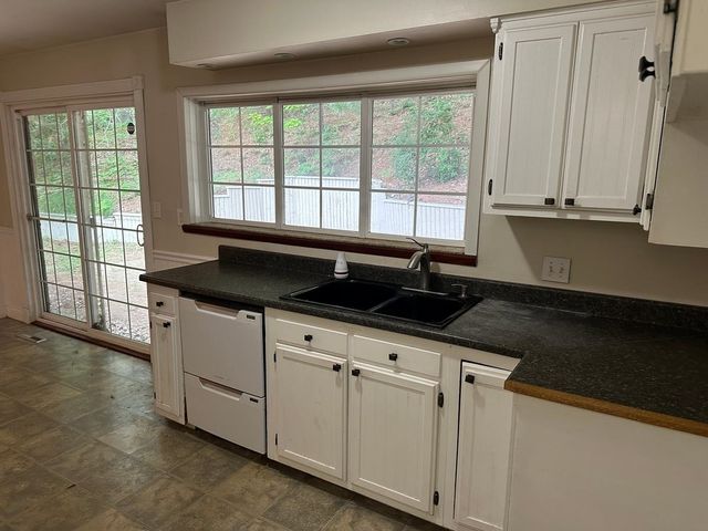 6393 Center Road, Peninsula Twp, MI 49686