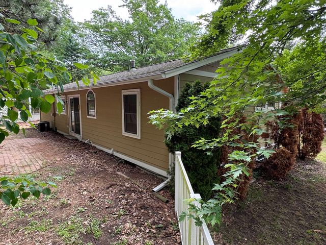 6393 Center Road, Peninsula Twp, MI 49686