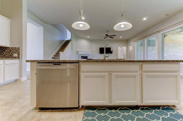 4703 Eagle Cove Lane, League City, TX 77573