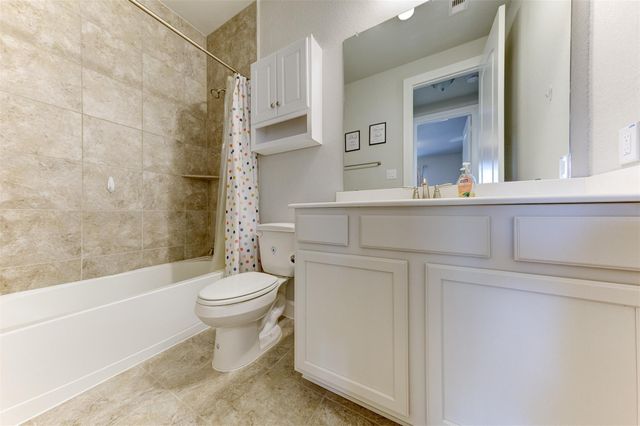 4703 Eagle Cove Lane, League City, TX 77573