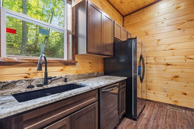 5 Ashland Camp Loop, Zoe, KY 41397