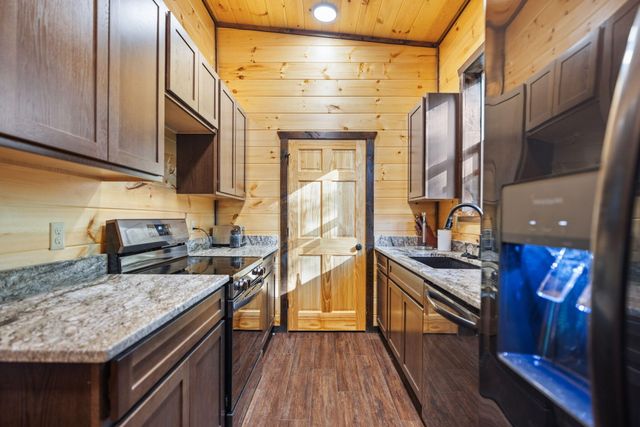 5 Ashland Camp Loop, Zoe, KY 41397