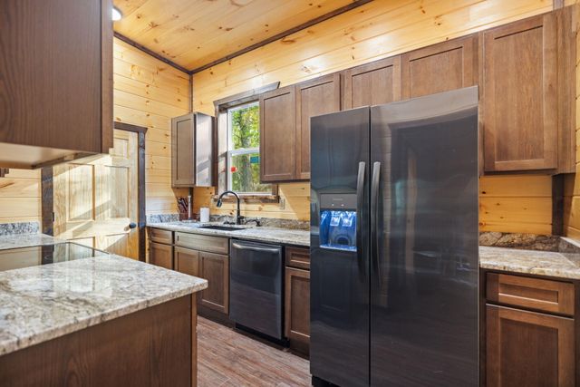 5 Ashland Camp Loop, Zoe, KY 41397