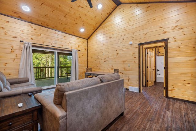 5 Ashland Camp Loop, Zoe, KY 41397