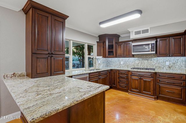 6005 PINO REAL Drive, El Paso, TX 79912