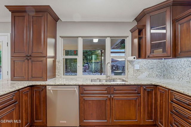 6005 PINO REAL Drive, El Paso, TX 79912