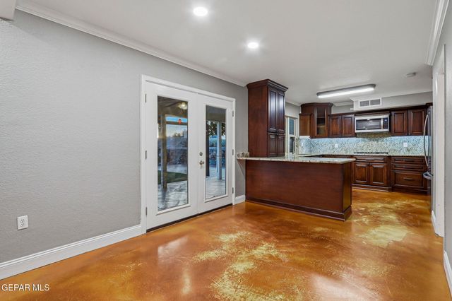6005 PINO REAL Drive, El Paso, TX 79912