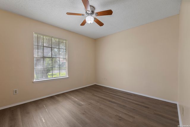 5907 CLIFF TRAIL DR, San Antonio, TX 78250